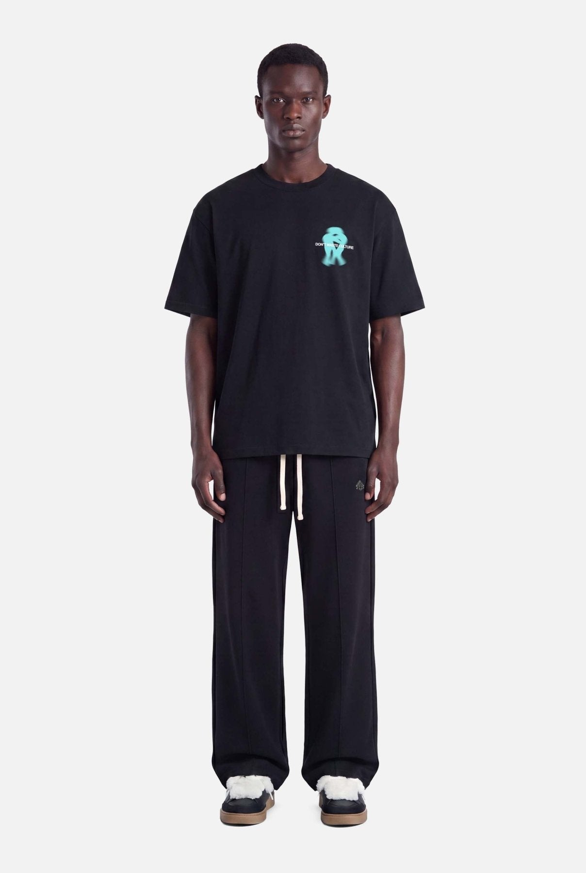 Risa T-shirt | Black - T-shirts Don't Waste Culture