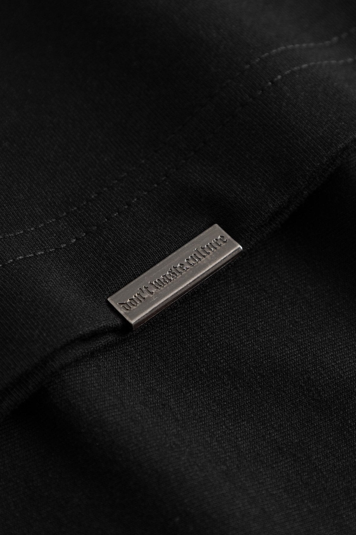 Oshimi T-shirt | Black - T-shirts Don't Waste Culture