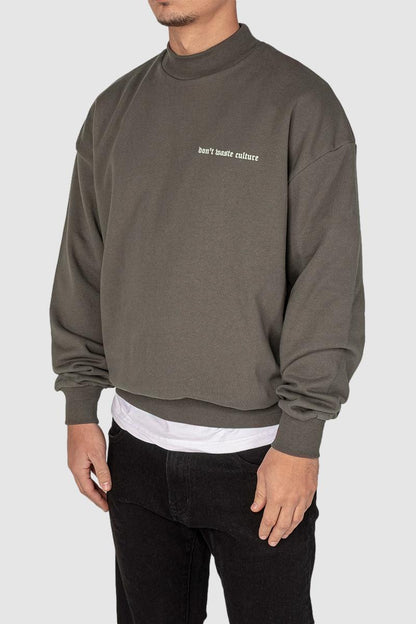 oversized streetwear crewneck sweater dark grey
