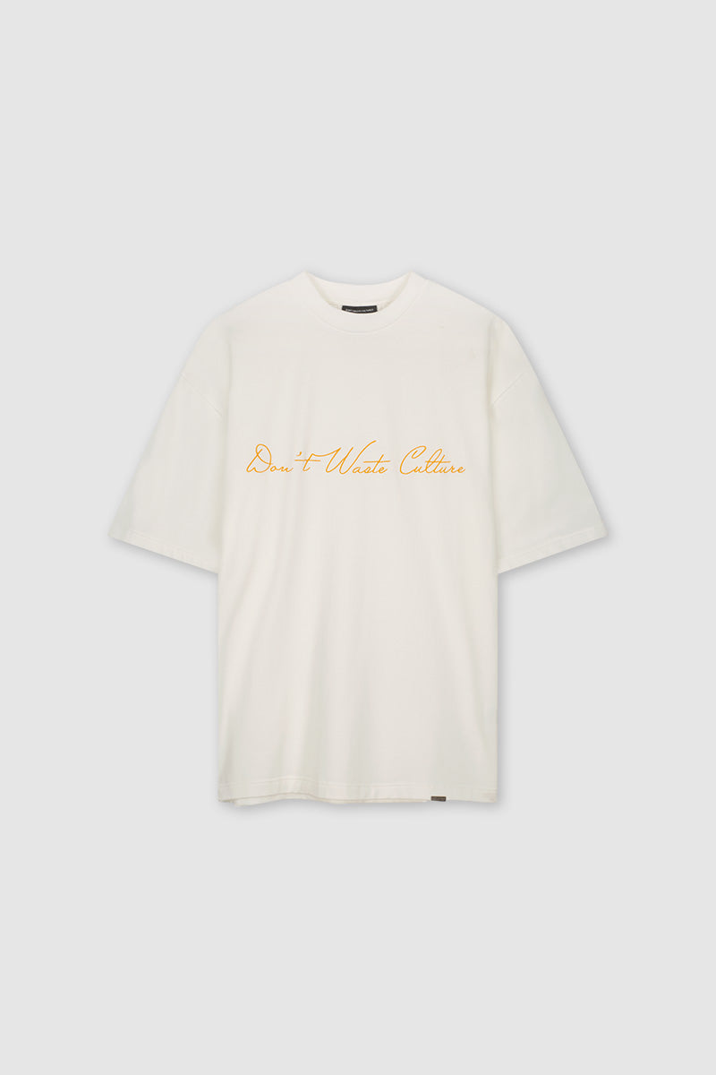 Oversized Streetwear T-shirt Off white with orange chestlogo